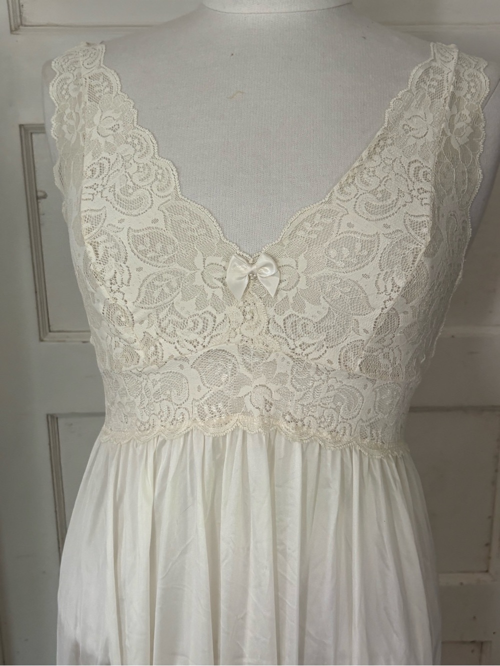 Vtg Shadowline 2pc Peignoir Set Small Ivory Nylon Lace Nightgown Robe USA Made - Picture 2 of 16